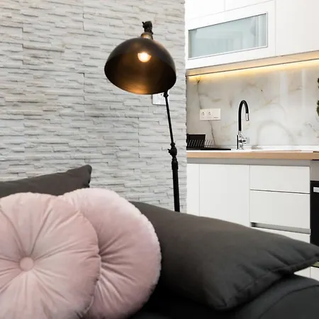 Apartamento Iliana & Sarra 1 *