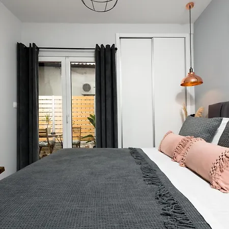 Lägenhet Iliana & Sarra 1 *