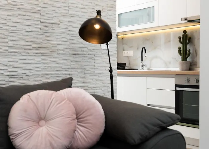 Apartment Iliana & Sarra 1 *